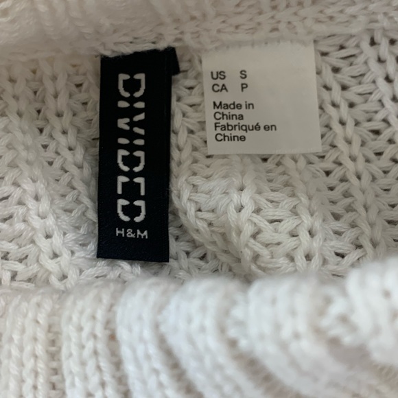 Cable knit Sweater Size Small - Picture 2 of 6